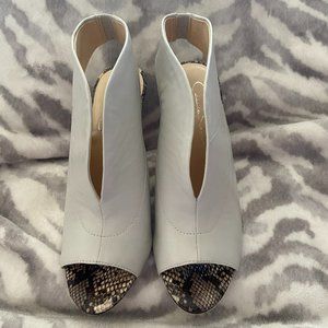 Jessica Simpson snake shootie sz 8
